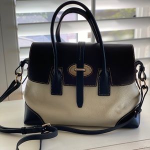 Dooney & Bourke Medium sized Satchel